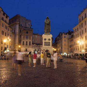 Crowd gathering in Campo de Fiori in Centro Storico, early evening.