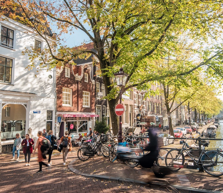 canal,  canal house,  day,  exterior,  people,  street
People in the city
Herfst in de binnenstad